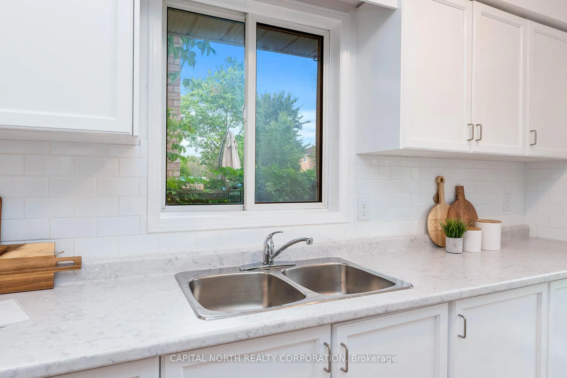 Photo 13 of 50 Taylor Drive, Barrie, Bayshore — HOMEH
