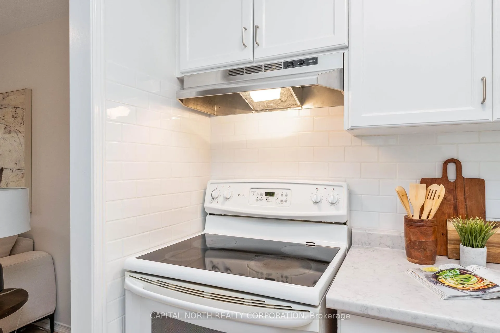Photo 14 of 50 Taylor Drive, Barrie, Bayshore — HOMEH