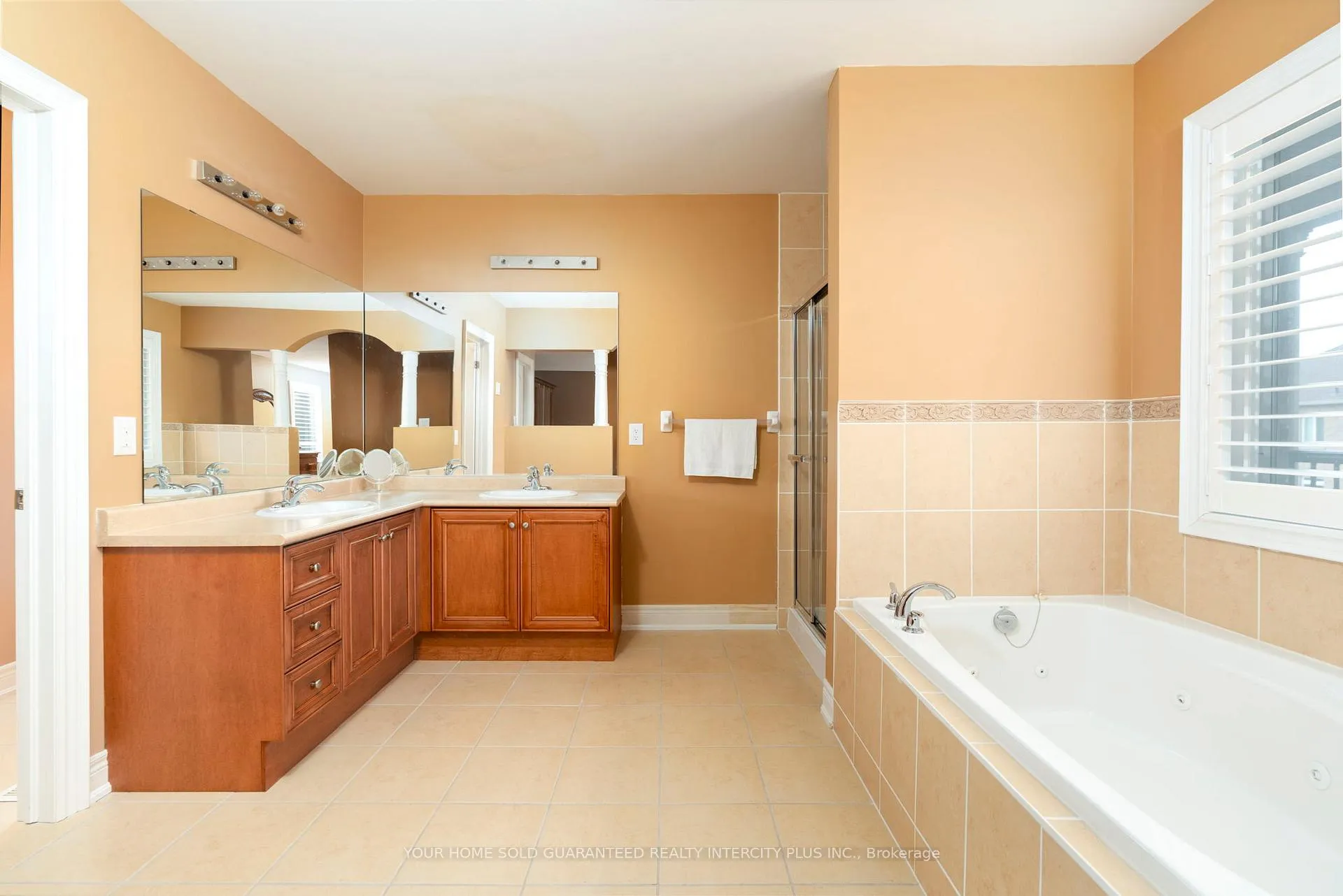 Photo 32 of 60 Noce Way, Vaughan, Vellore Village — HOMEH