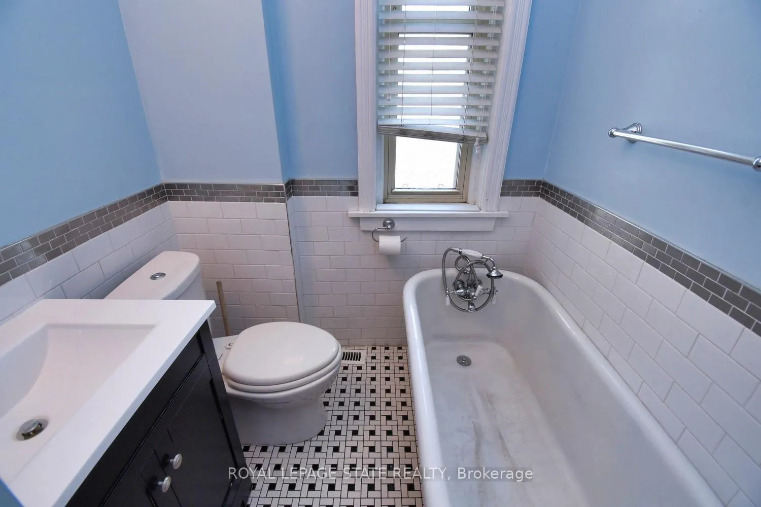 Photo 31 of 86 Earl Street, Hamilton, Gibson — HOMEH