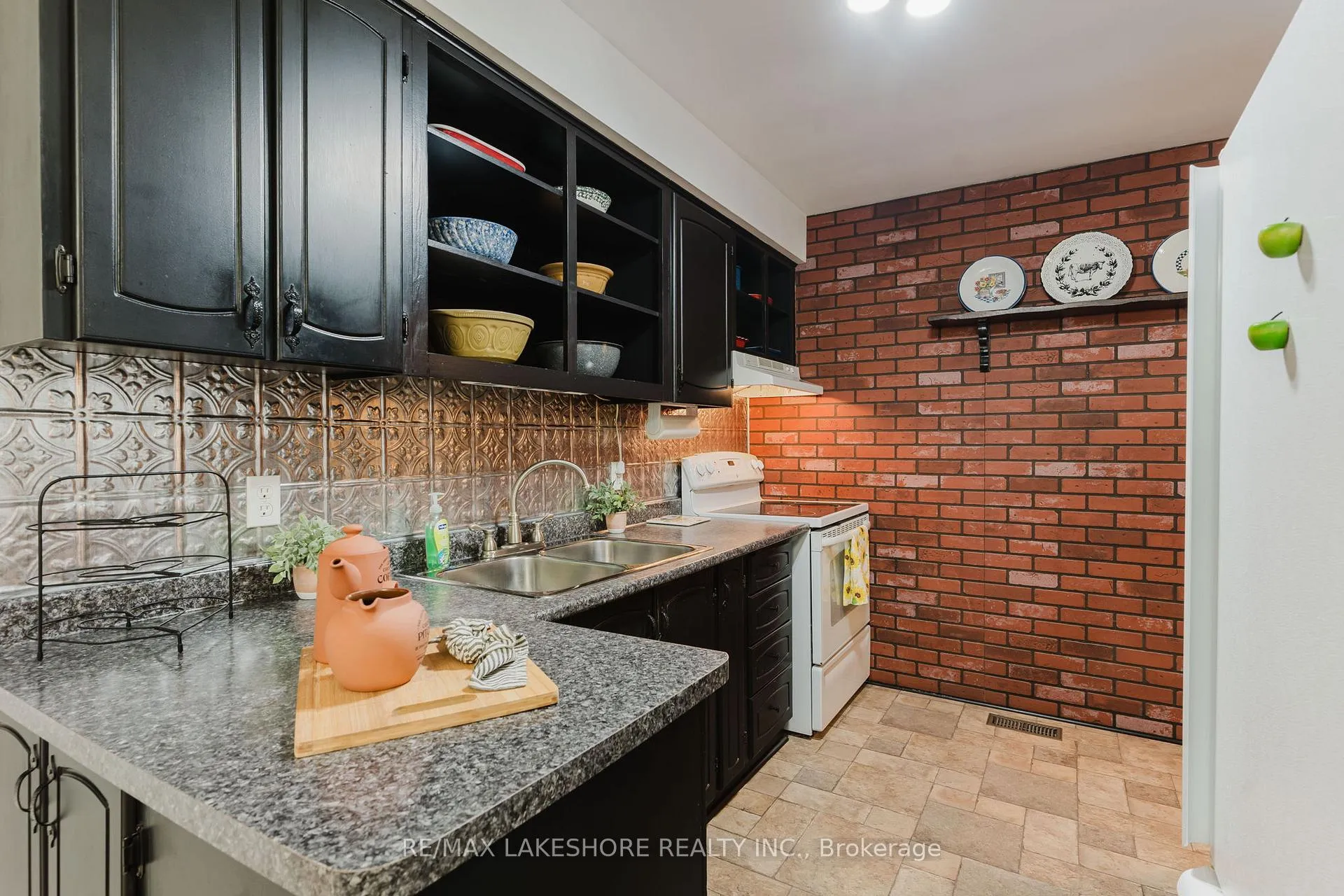 Photo 11 of 8 Elm Avenue, Hamilton Township, Baltimore — HOMEH
