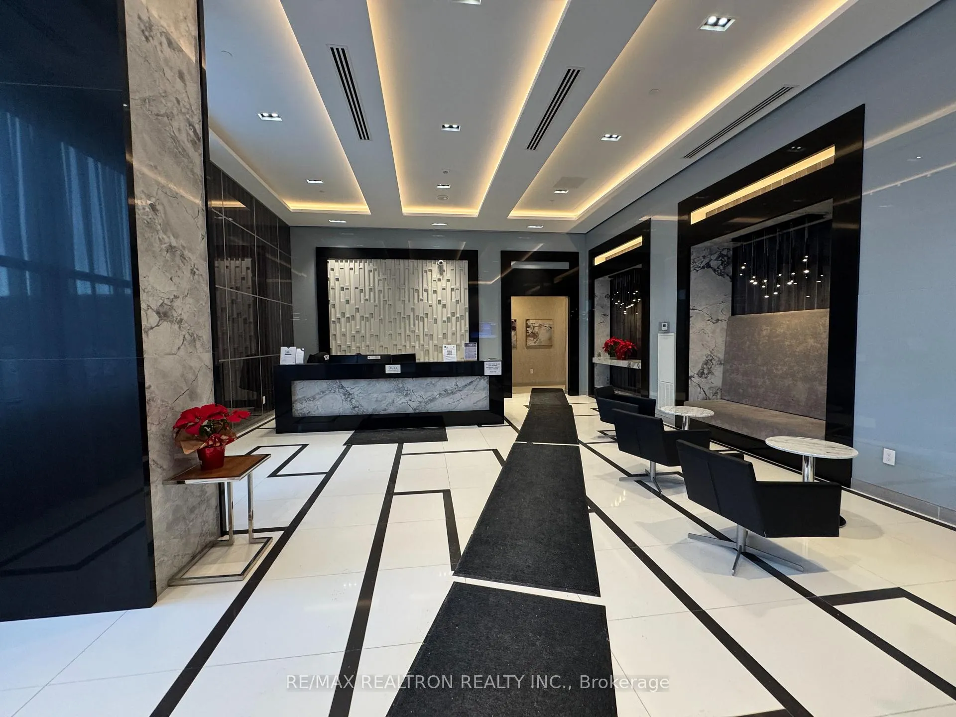 Photo 2 of Unit 507, 100 Eagle Rock Way, Vaughan, Maple — HOMEH