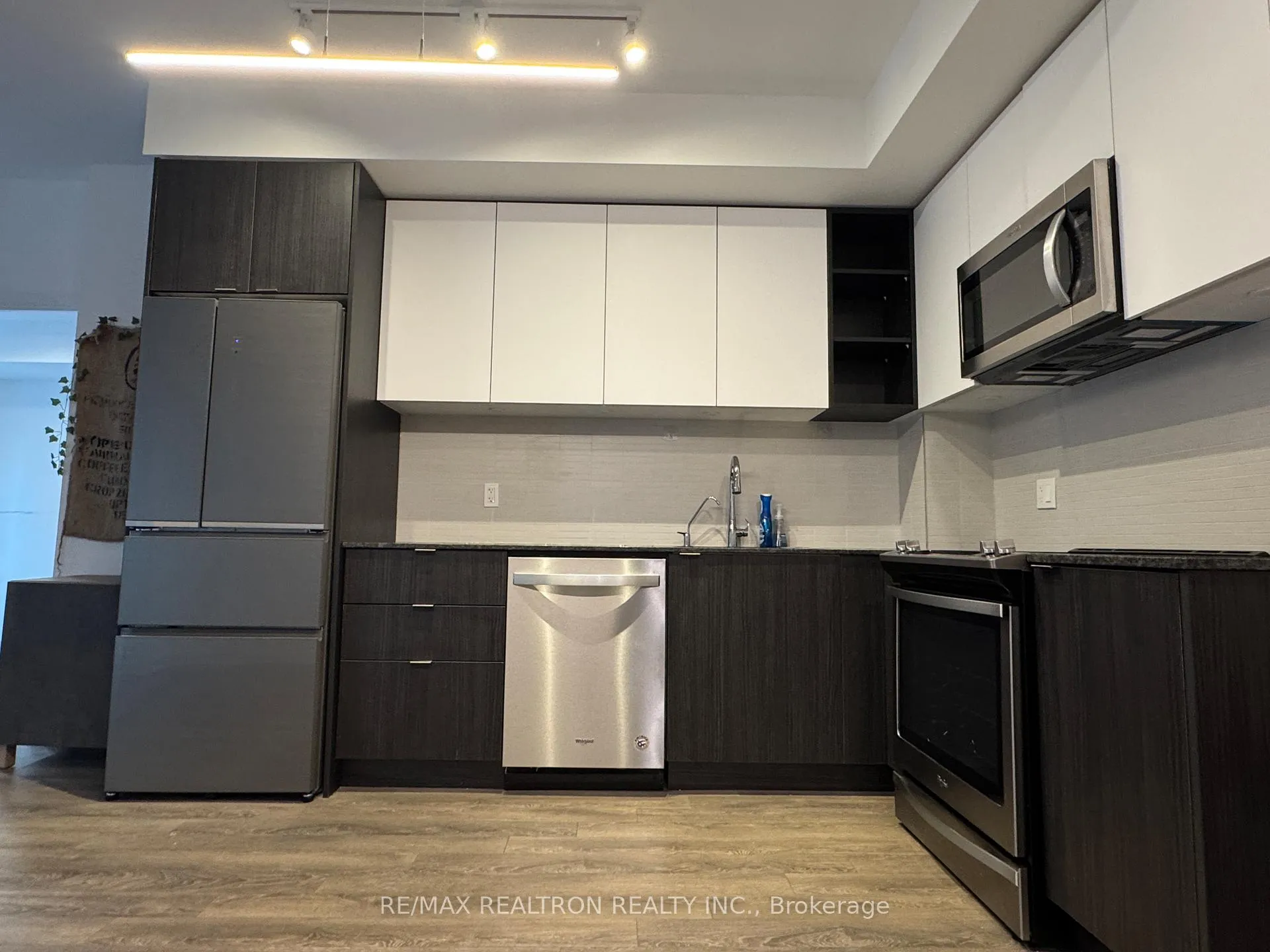Photo 5 of Unit 507, 100 Eagle Rock Way, Vaughan, Maple — HOMEH