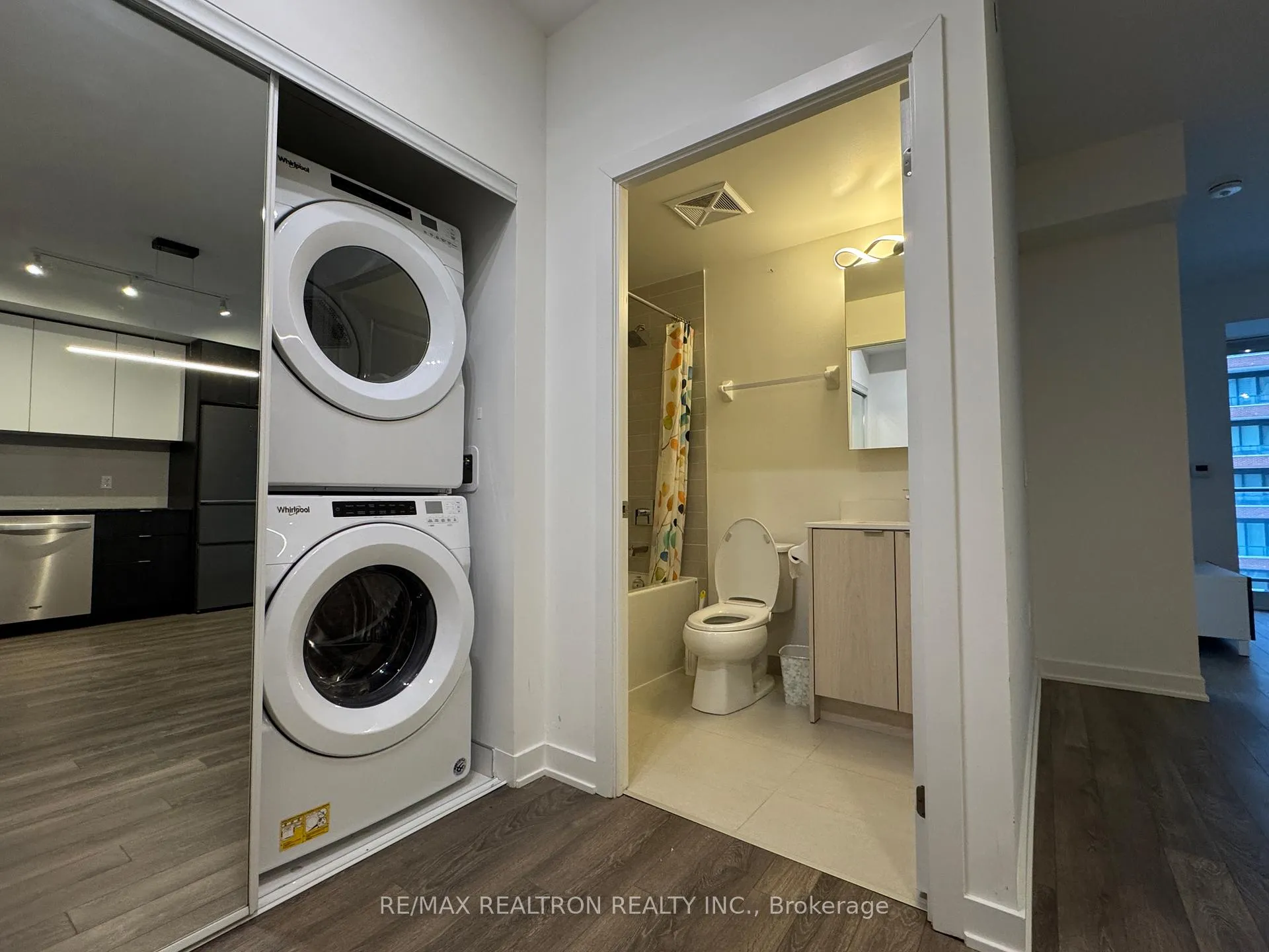 Photo 8 of Unit 507, 100 Eagle Rock Way, Vaughan, Maple — HOMEH