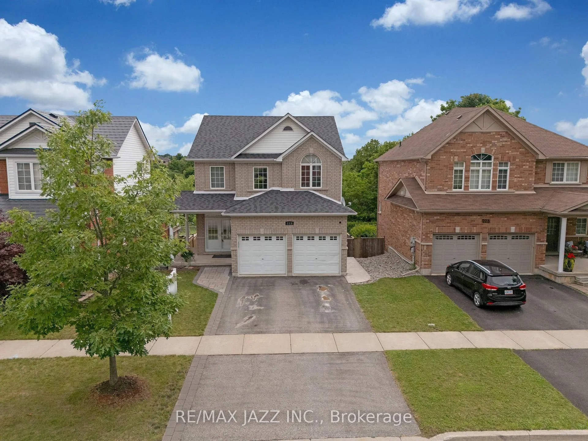 Photo 2 of 219 Fenning Drive, Clarington, Courtice — HOMEH