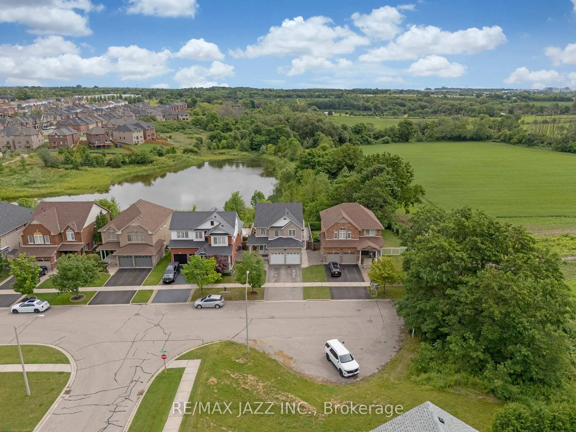 Photo 3 of 219 Fenning Drive, Clarington, Courtice — HOMEH