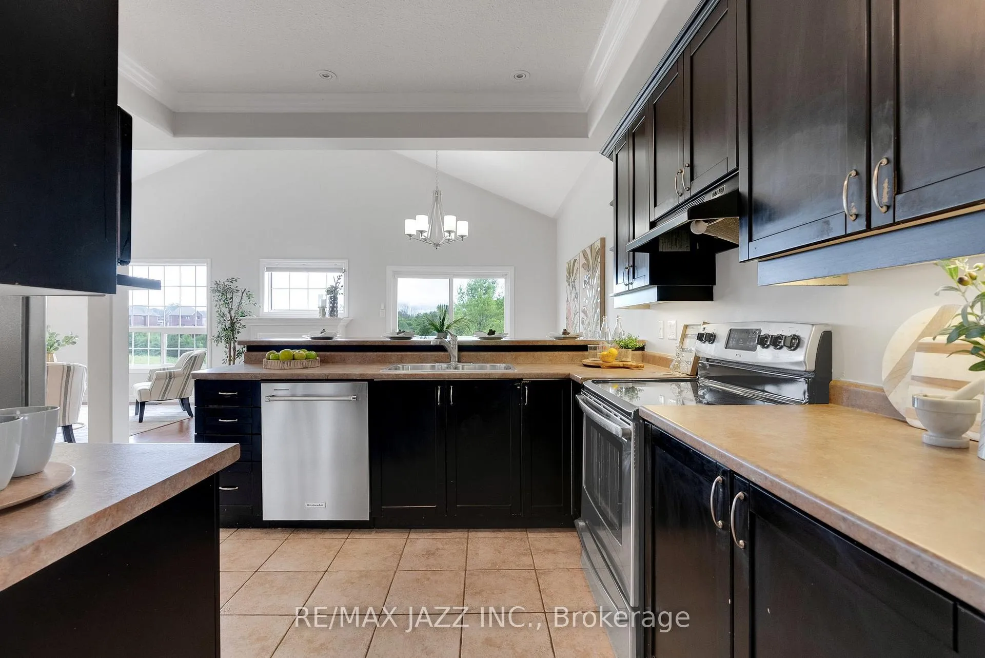 Photo 14 of 219 Fenning Drive, Clarington, Courtice — HOMEH