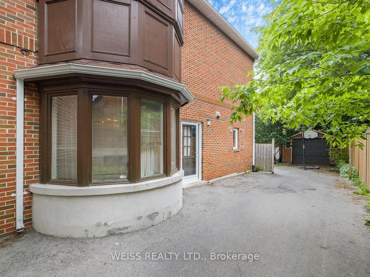 Photo 2 of 81 Brucewood Crescent, Toronto, Englemount-Lawrence — HOMEH