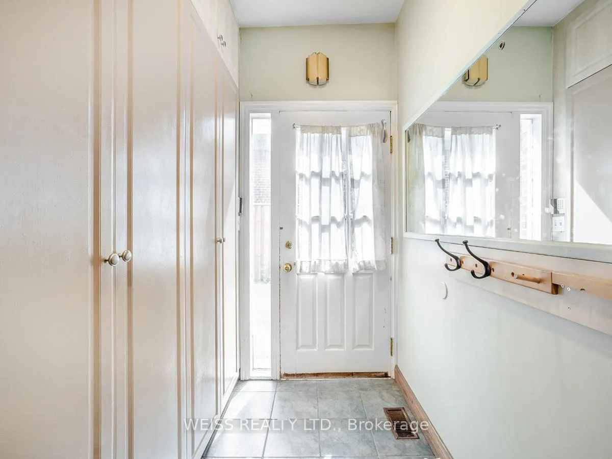 Photo 3 of 81 Brucewood Crescent, Toronto, Englemount-Lawrence — HOMEH