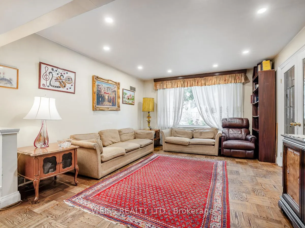Photo 4 of 81 Brucewood Crescent, Toronto, Englemount-Lawrence — HOMEH