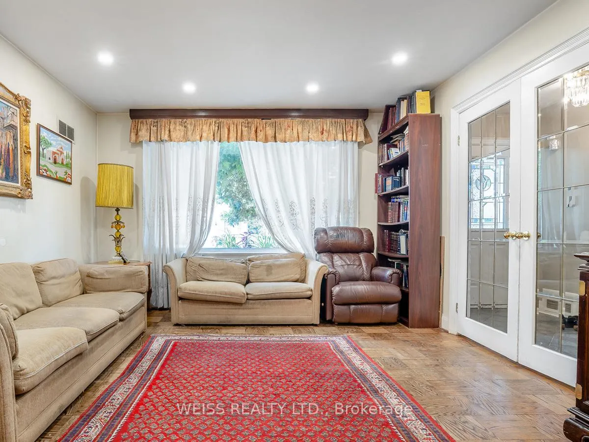 Photo 5 of 81 Brucewood Crescent, Toronto, Englemount-Lawrence — HOMEH