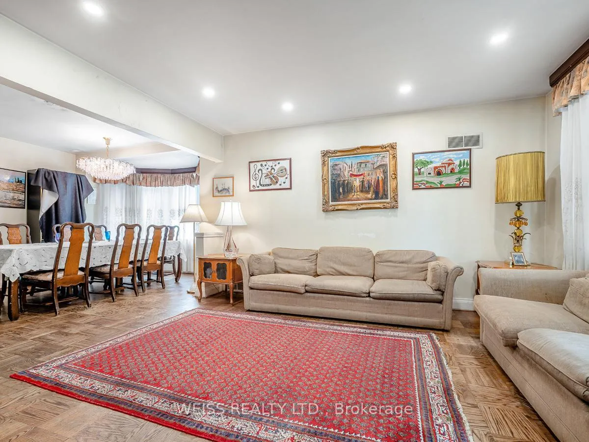 Photo 7 of 81 Brucewood Crescent, Toronto, Englemount-Lawrence — HOMEH