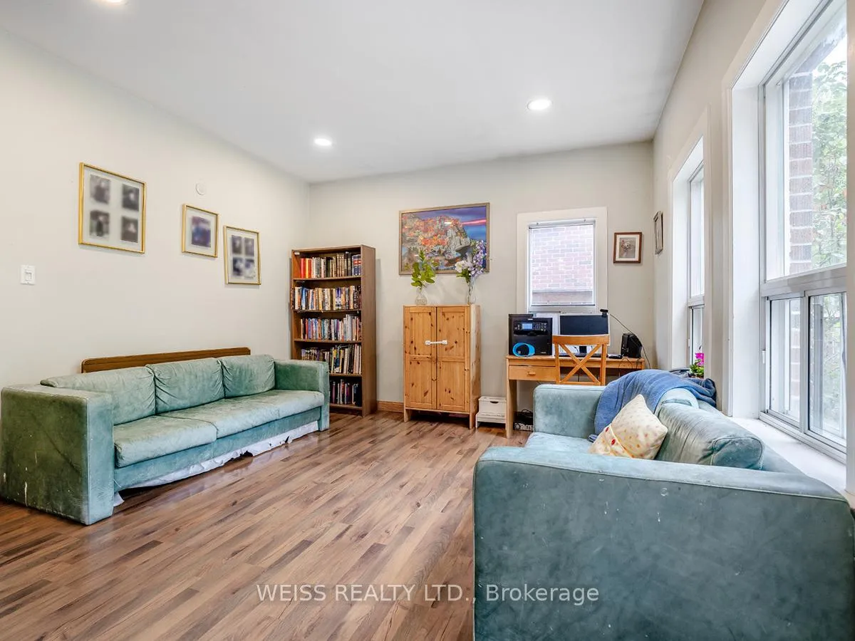 Photo 8 of 81 Brucewood Crescent, Toronto, Englemount-Lawrence — HOMEH