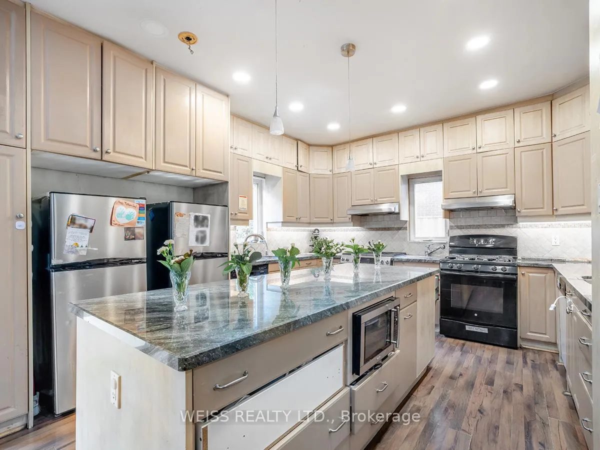 Photo 17 of 81 Brucewood Crescent, Toronto, Englemount-Lawrence — HOMEH