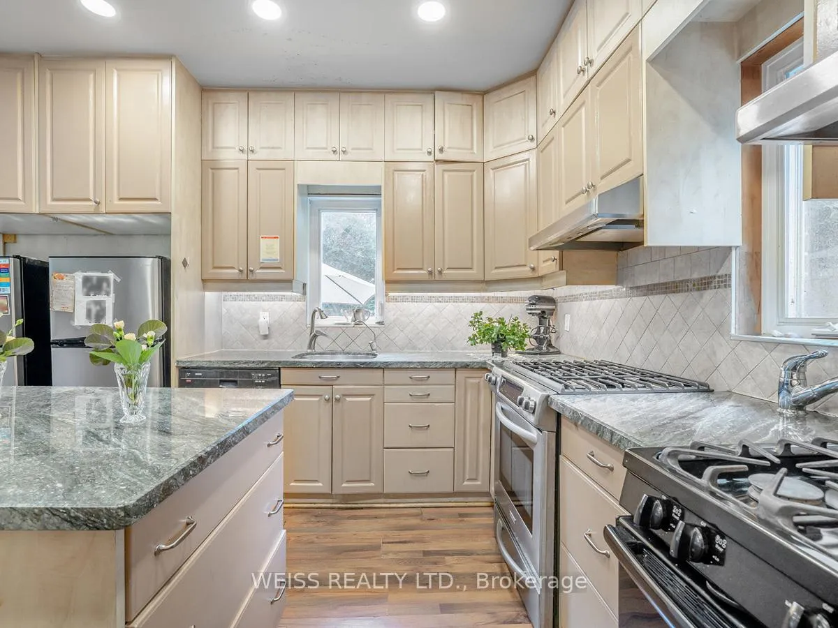 Photo 19 of 81 Brucewood Crescent, Toronto, Englemount-Lawrence — HOMEH