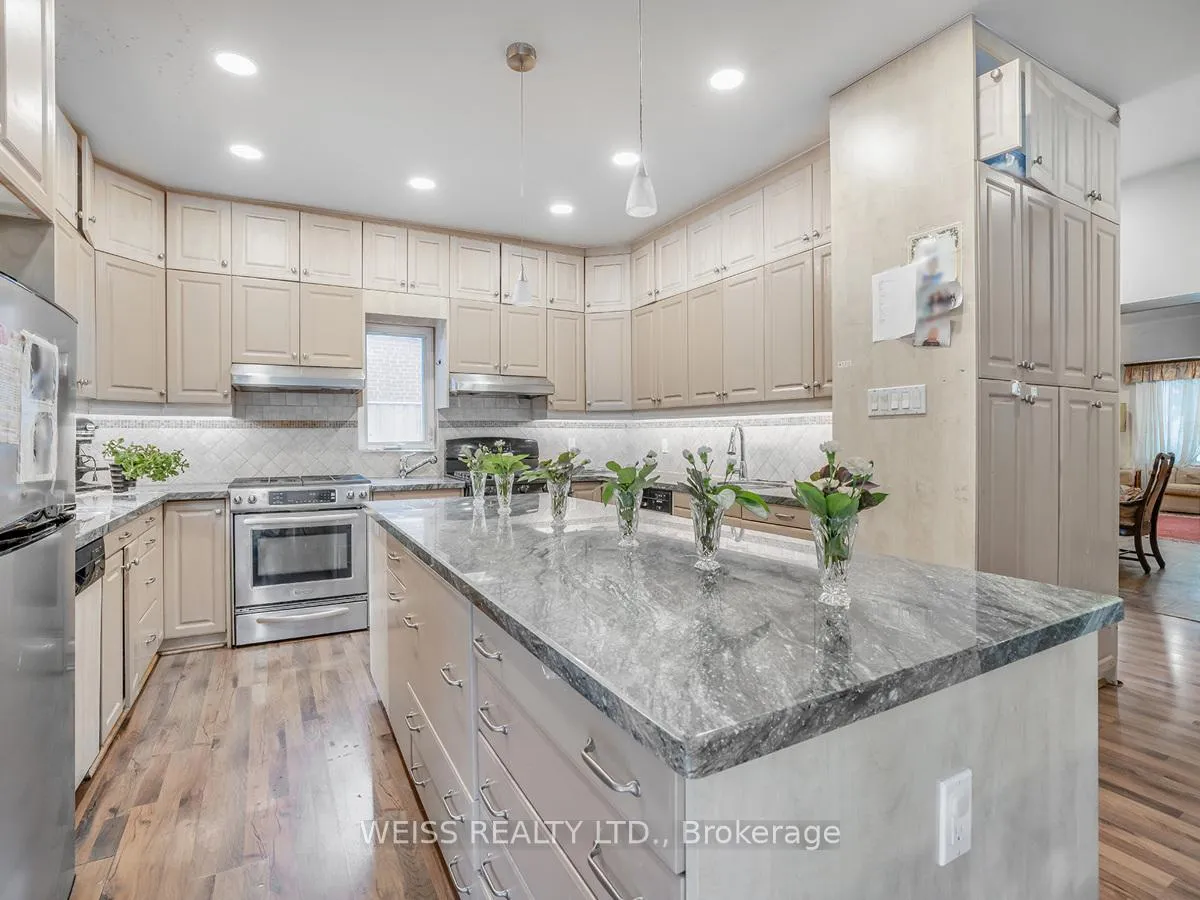 Photo 21 of 81 Brucewood Crescent, Toronto, Englemount-Lawrence — HOMEH