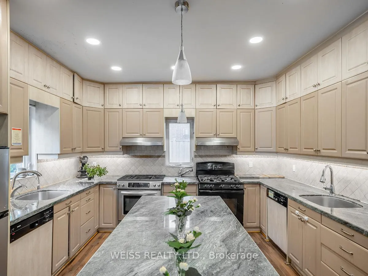 Photo 22 of 81 Brucewood Crescent, Toronto, Englemount-Lawrence — HOMEH