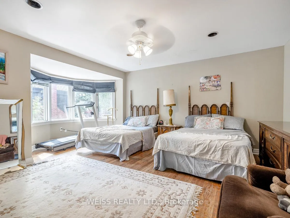 Photo 23 of 81 Brucewood Crescent, Toronto, Englemount-Lawrence — HOMEH