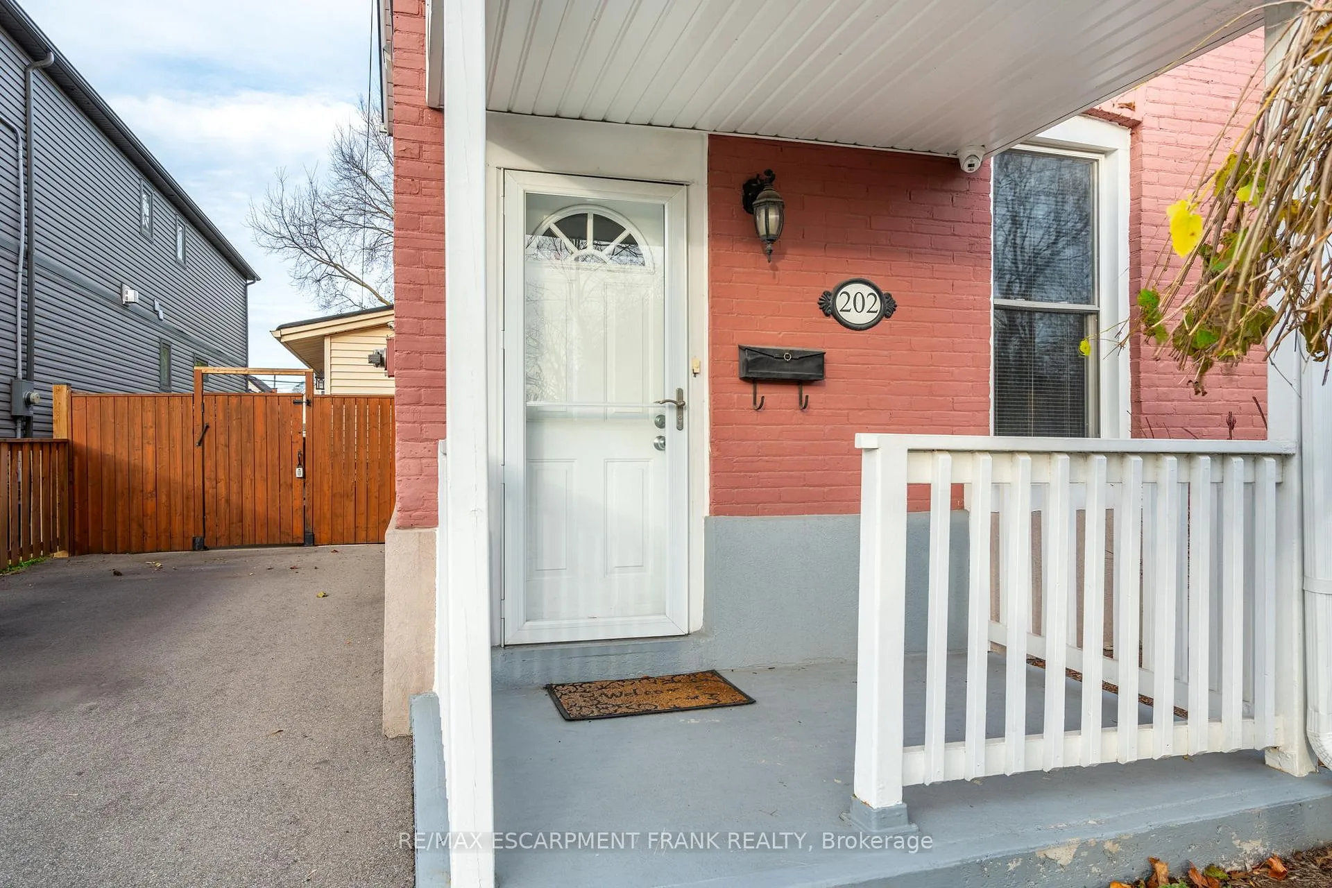Photo 4 of 202 Canada Street, Hamilton, Kirkendall — HOMEH