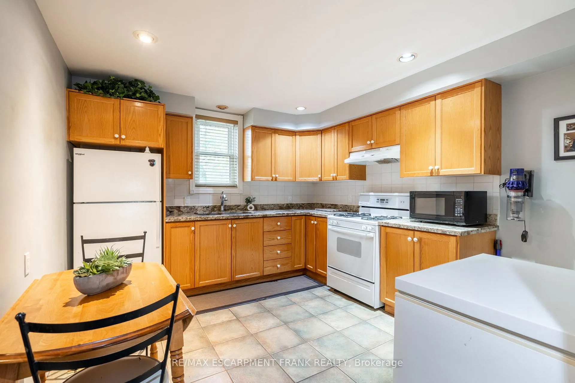Photo 14 of 202 Canada Street, Hamilton, Kirkendall — HOMEH