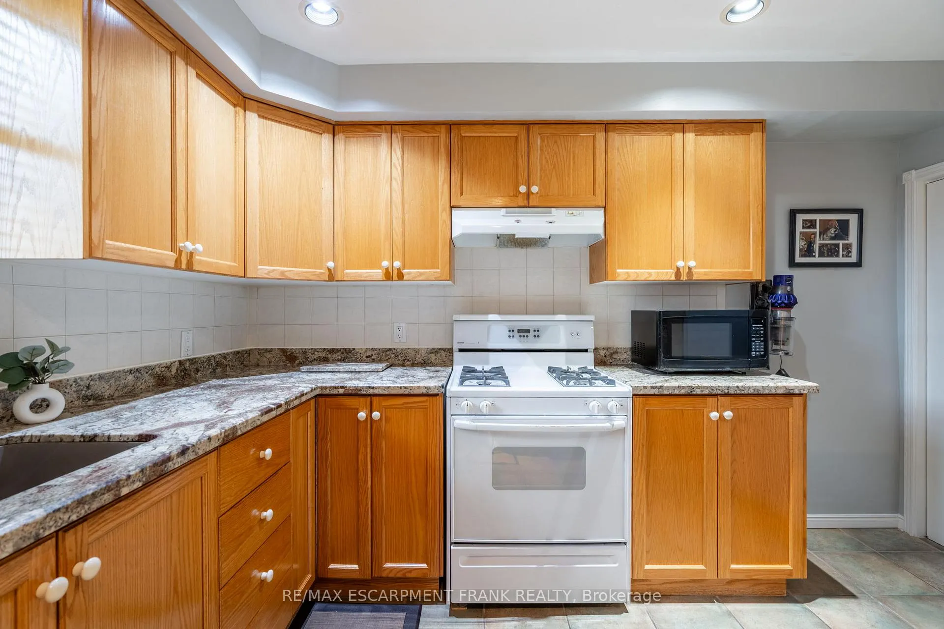 Photo 18 of 202 Canada Street, Hamilton, Kirkendall — HOMEH