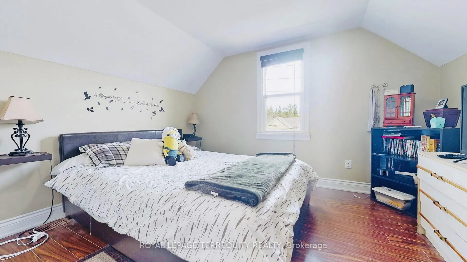 Photo 9 of 697 King Street W, Oshawa, Vanier — HOMEH