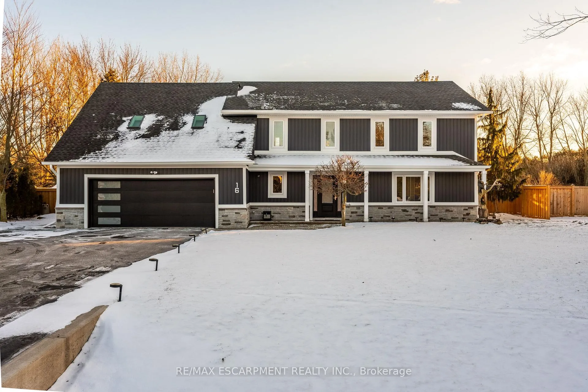 Photo 1 of 16 Noble Kirk Drive, Hamilton, Rural Flamborough — HOMEH
