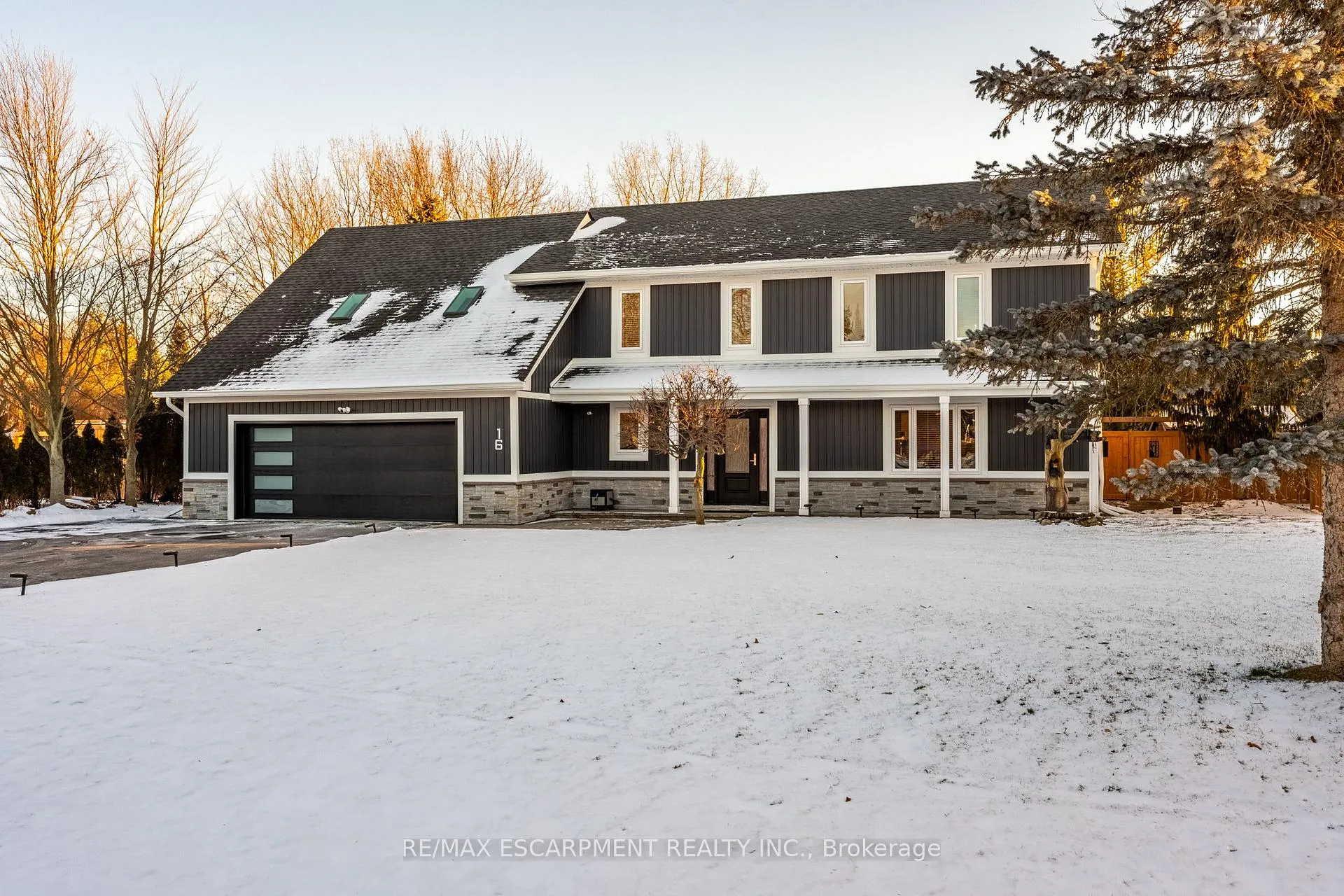 Photo 3 of 16 Noble Kirk Drive, Hamilton, Rural Flamborough — HOMEH