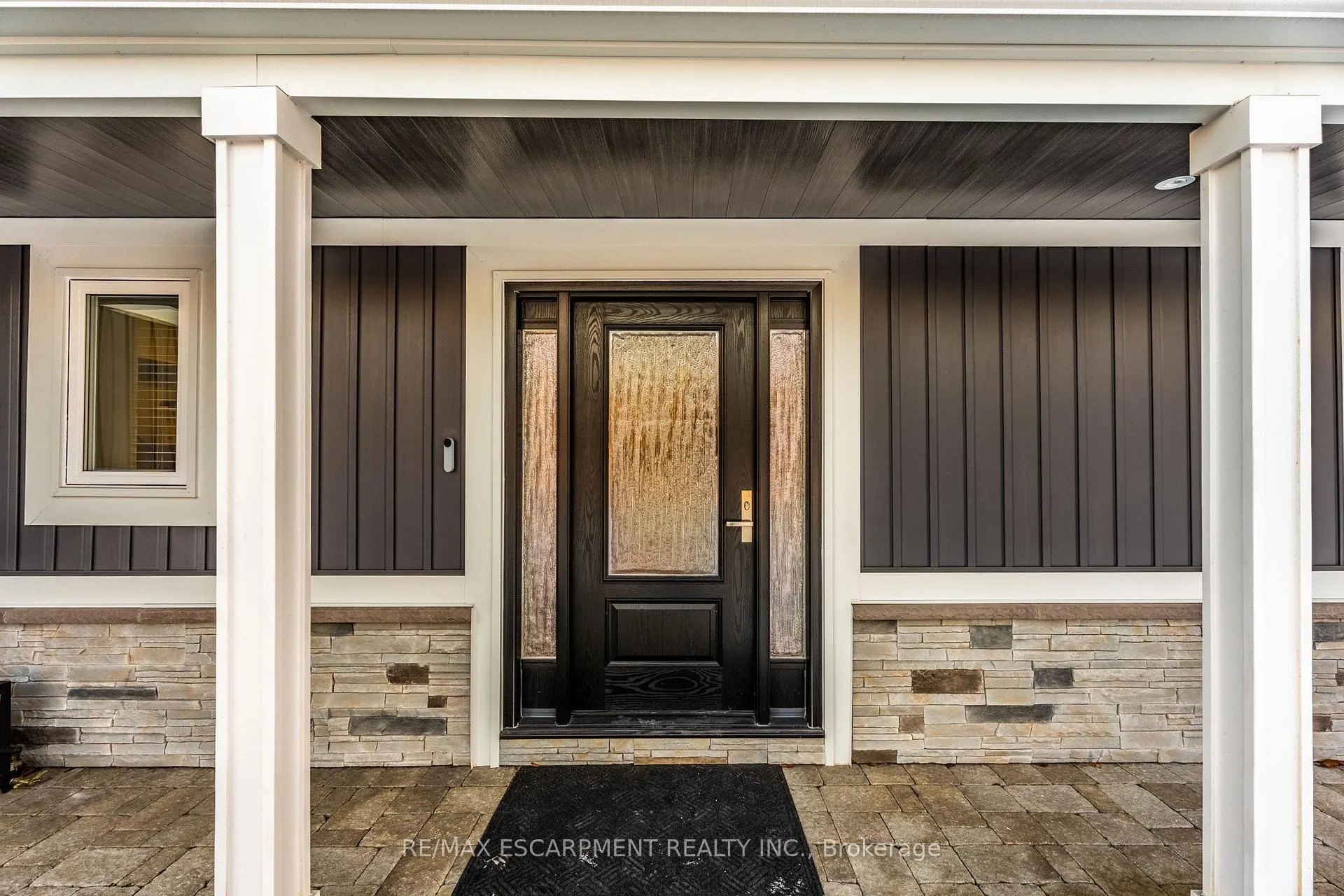 Photo 6 of 16 Noble Kirk Drive, Hamilton, Rural Flamborough — HOMEH