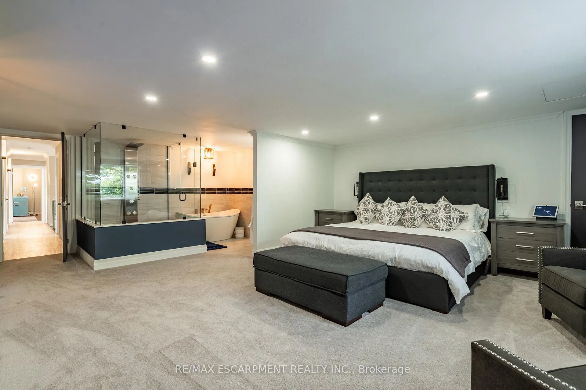 Photo 21 of 16 Noble Kirk Drive, Hamilton, Rural Flamborough — HOMEH