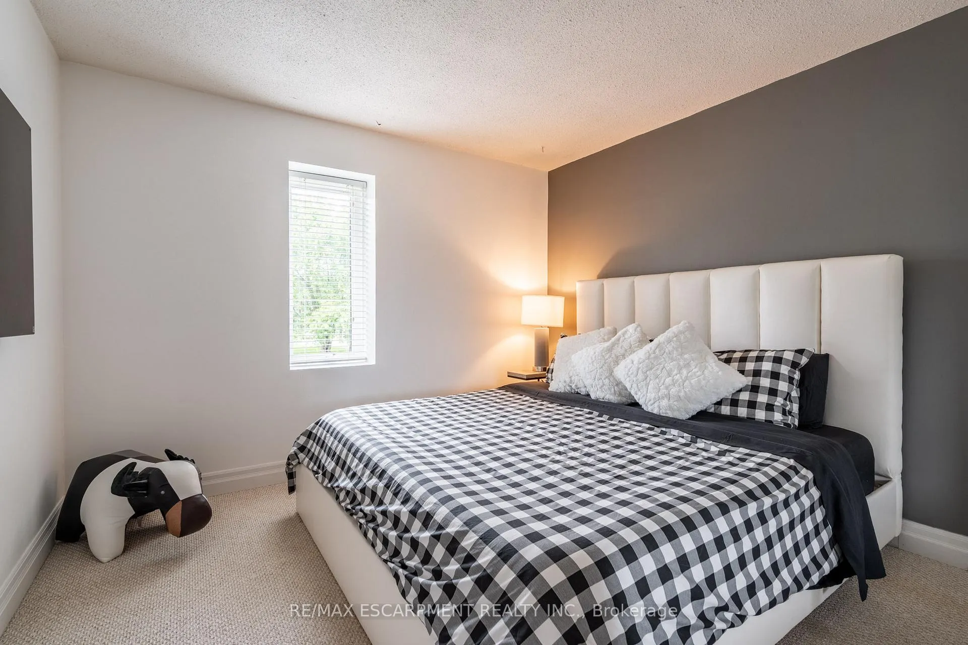 Photo 24 of 16 Noble Kirk Drive, Hamilton, Rural Flamborough — HOMEH