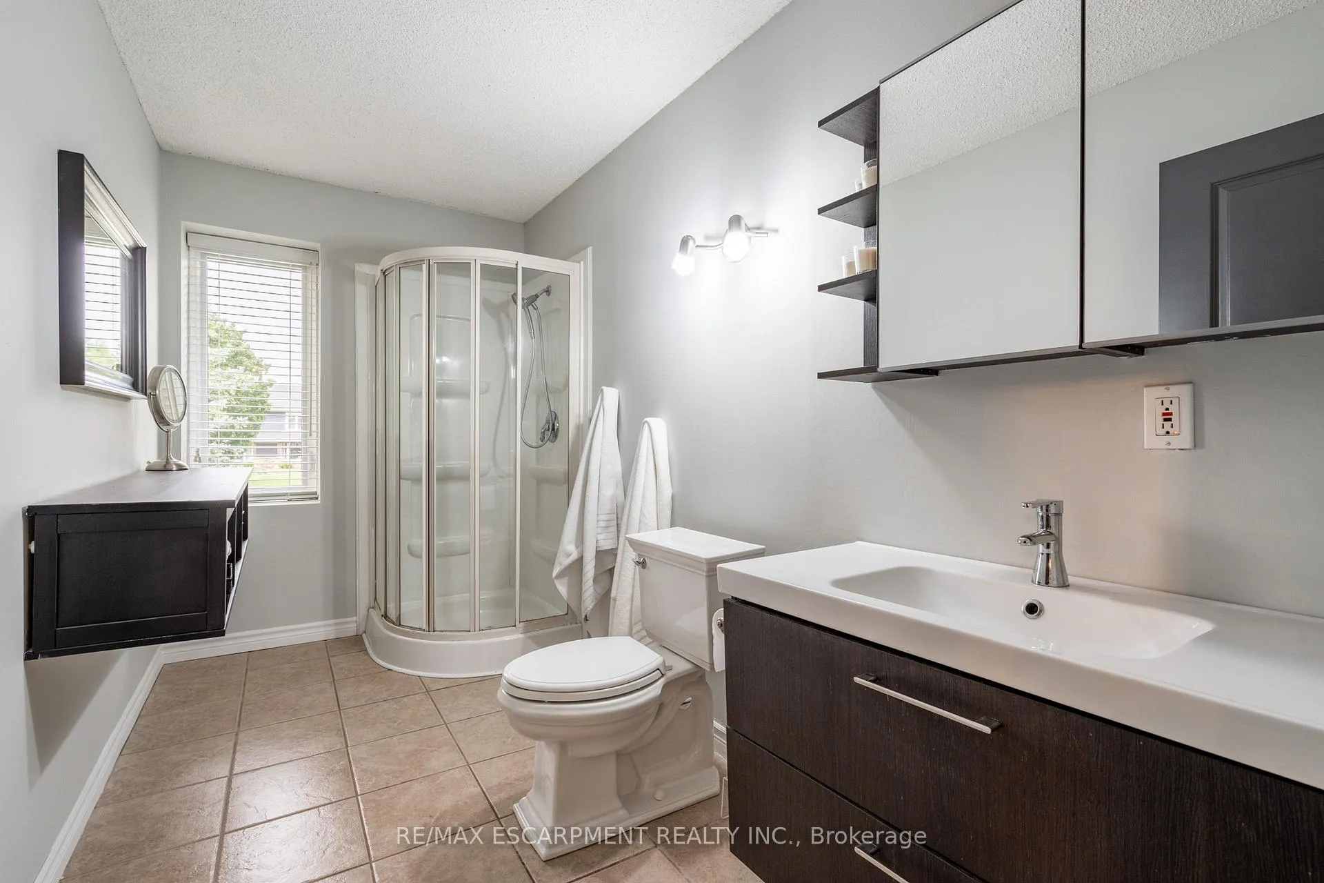 Photo 31 of 16 Noble Kirk Drive, Hamilton, Rural Flamborough — HOMEH