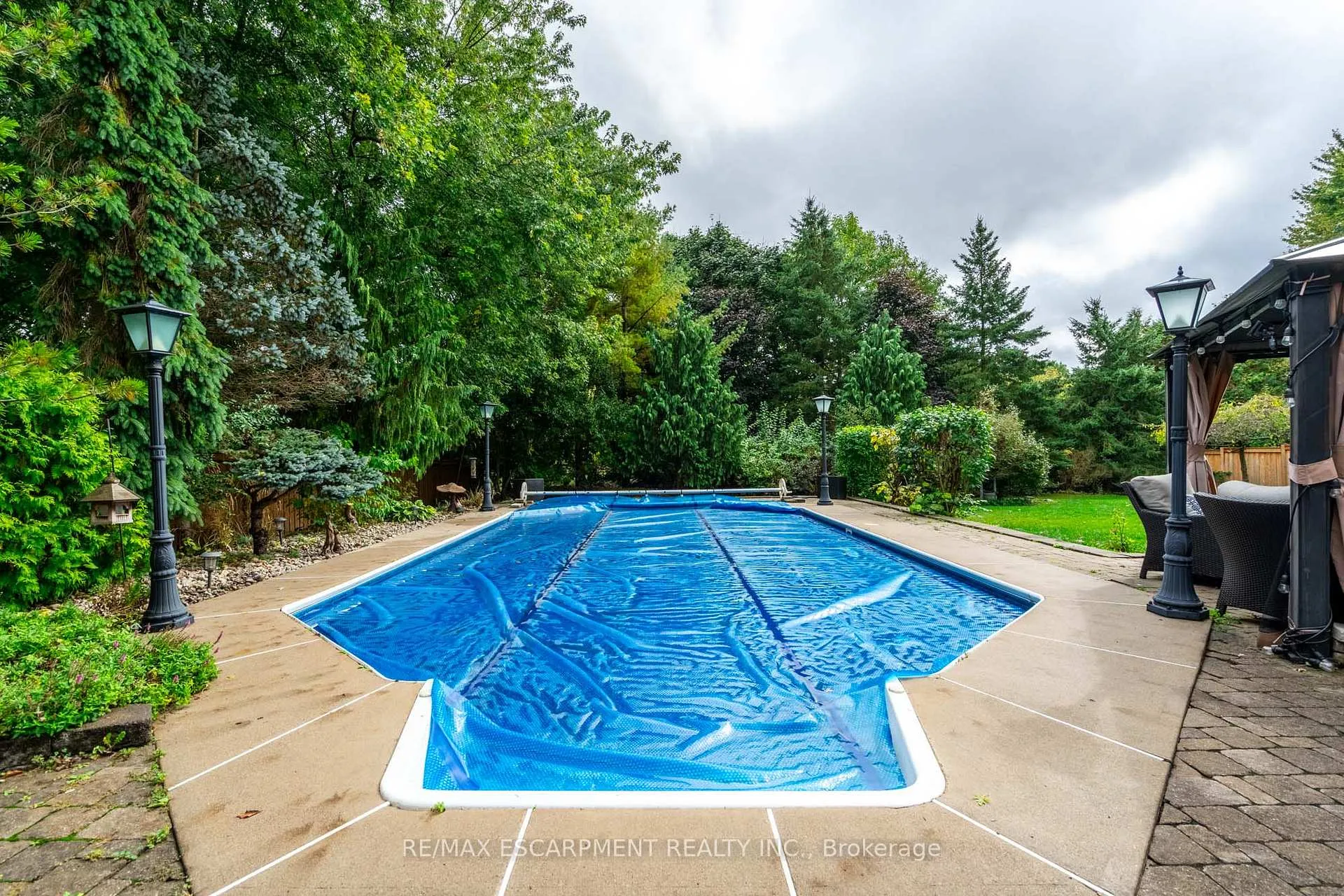 Photo 38 of 16 Noble Kirk Drive, Hamilton, Rural Flamborough — HOMEH