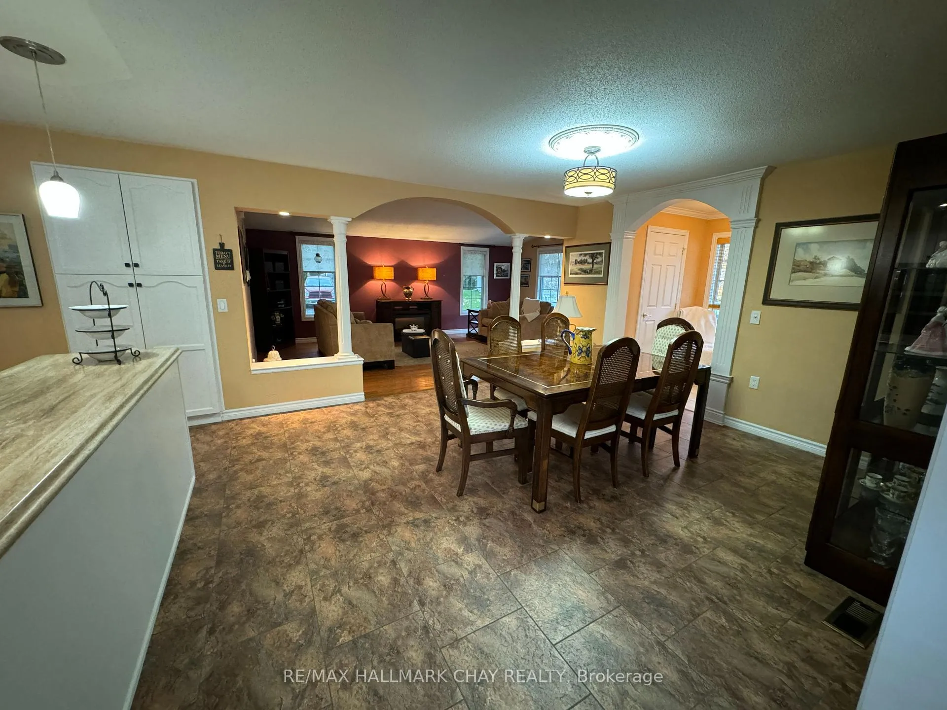 Photo 8 of 4 Ventnor Crescent, Wasaga Beach — HOMEH
