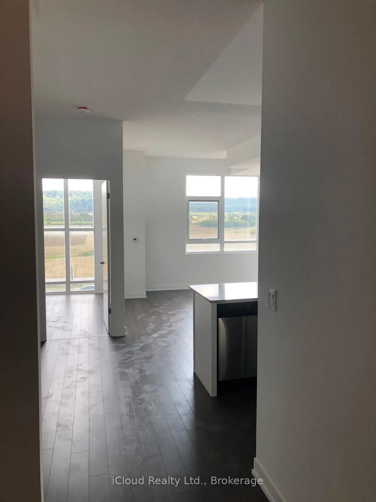 Photo 6 of Unit 511, 550 North Service Road, Grimsby, Grimsby Beach — HOMEH