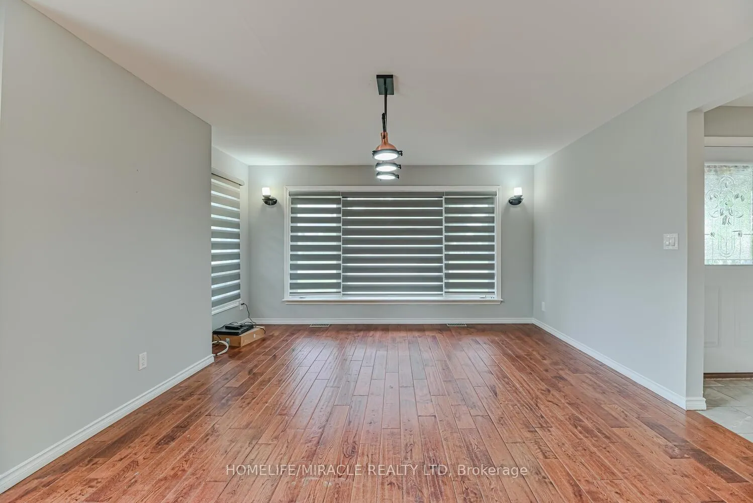 Photo 3 of 1024 Barton Street, Hamilton, Stoney Creek — HOMEH