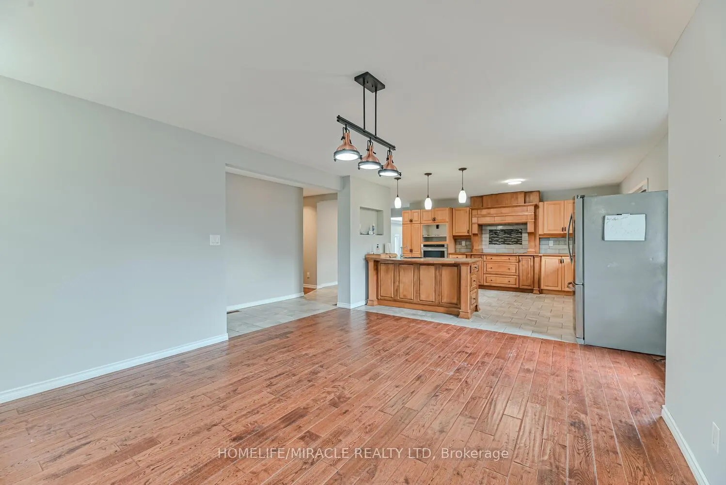 Photo 4 of 1024 Barton Street, Hamilton, Stoney Creek — HOMEH