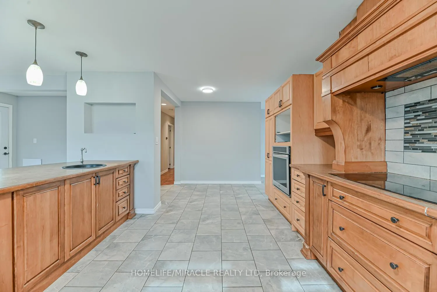 Photo 9 of 1024 Barton Street, Hamilton, Stoney Creek — HOMEH