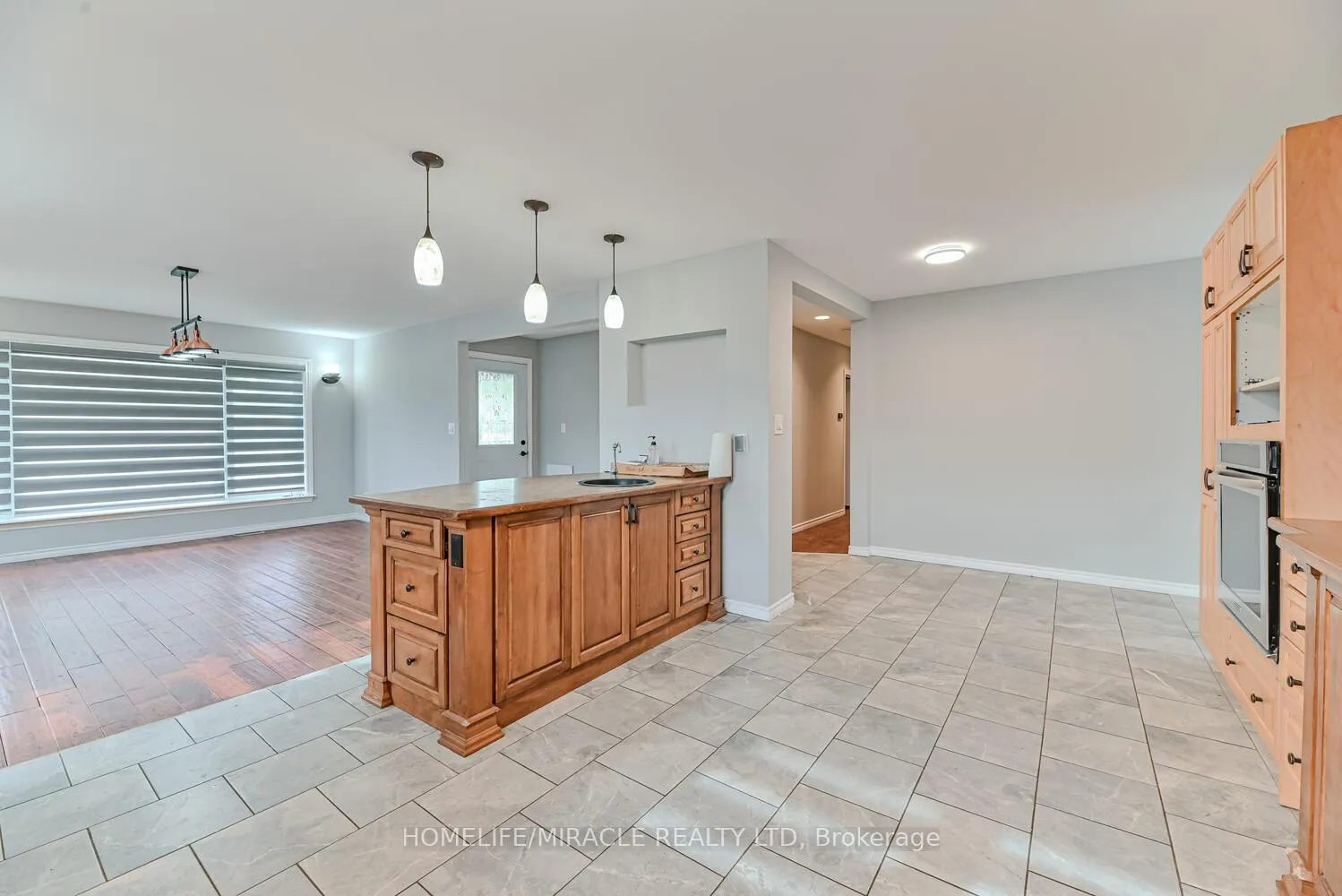 Photo 10 of 1024 Barton Street, Hamilton, Stoney Creek — HOMEH