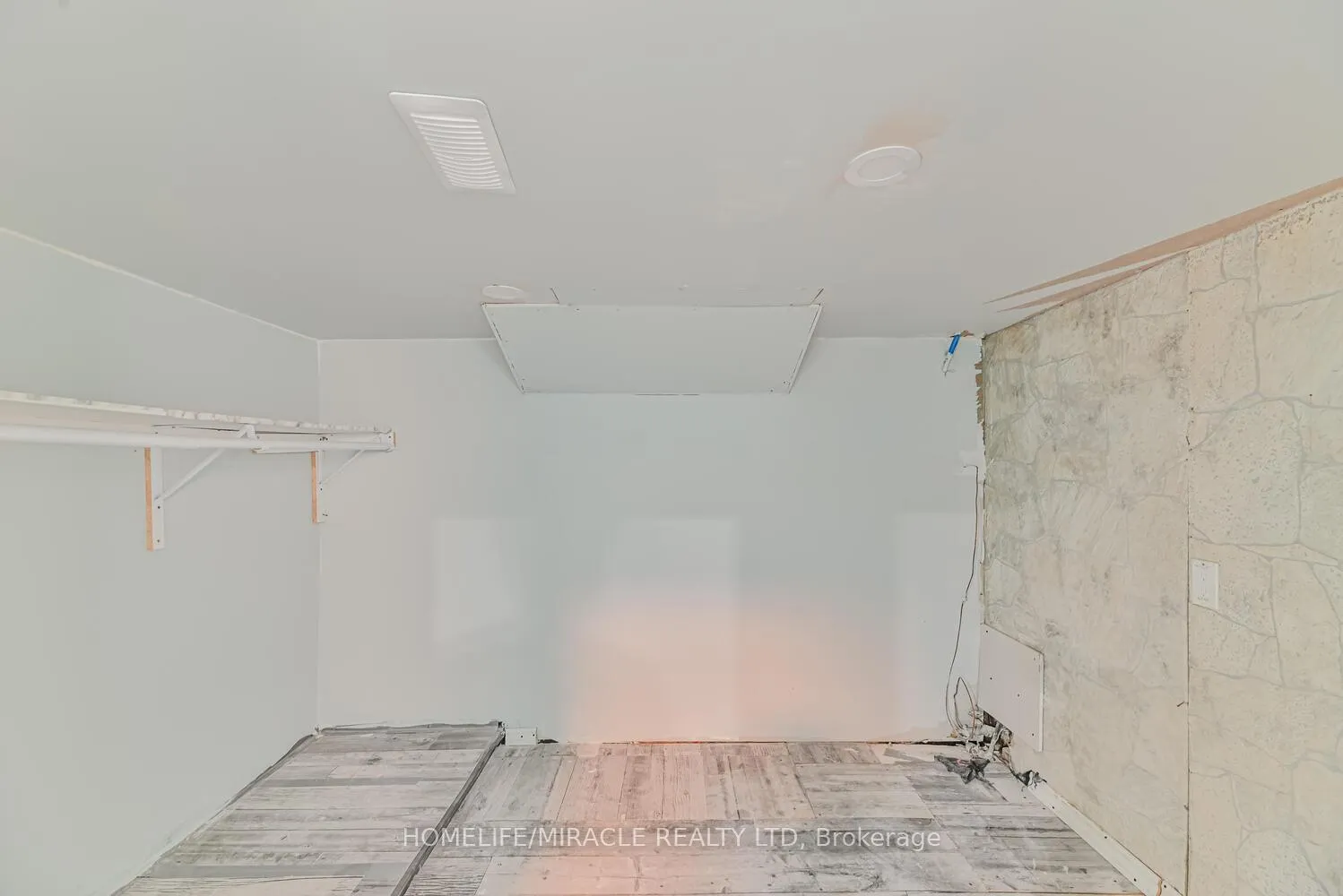 Photo 34 of 1024 Barton Street, Hamilton, Stoney Creek — HOMEH