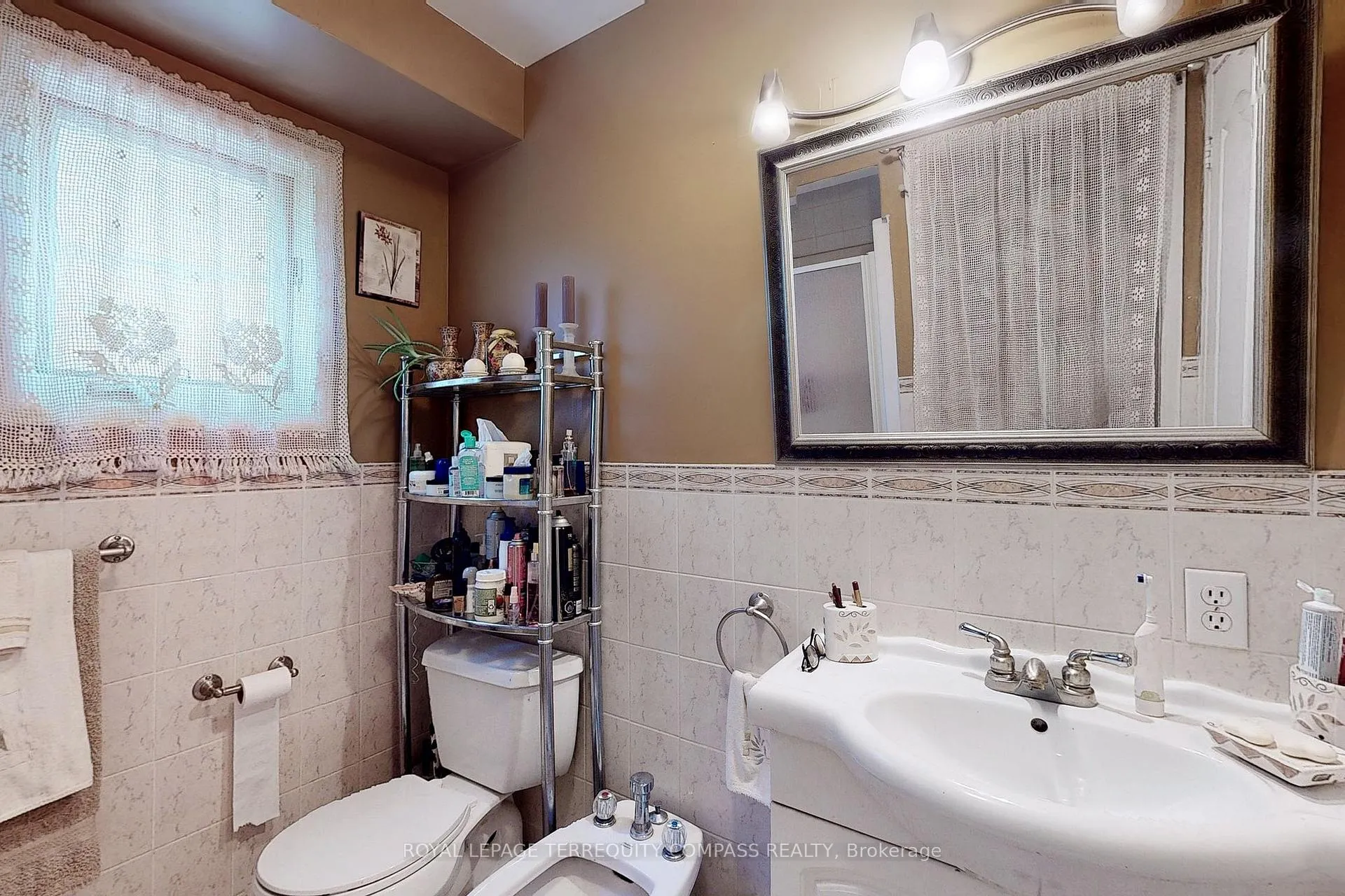 Photo 15 of 471B Northcliffe Boulevard, Toronto, Oakwood Village — HOMEH