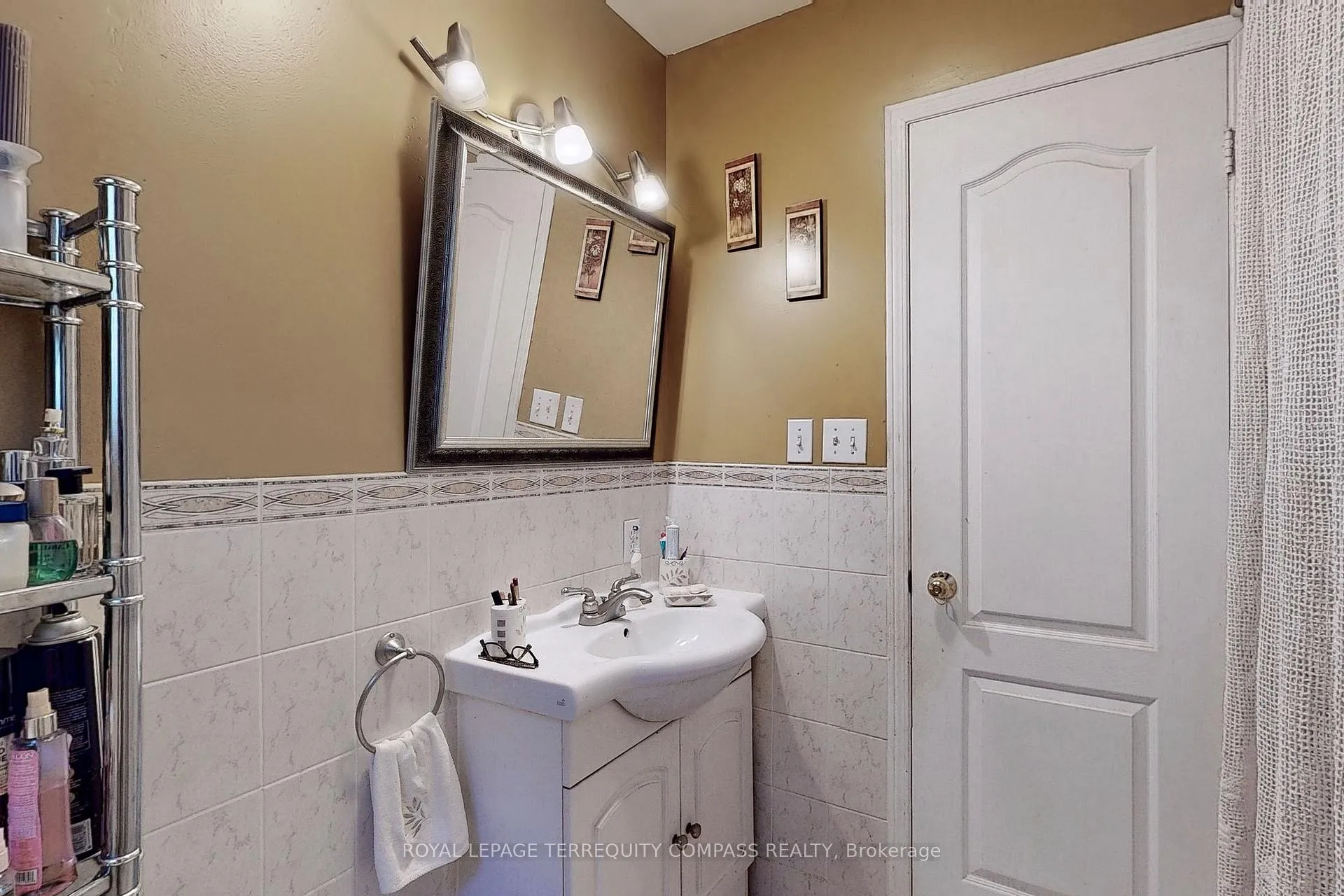 Photo 16 of 471B Northcliffe Boulevard, Toronto, Oakwood Village — HOMEH