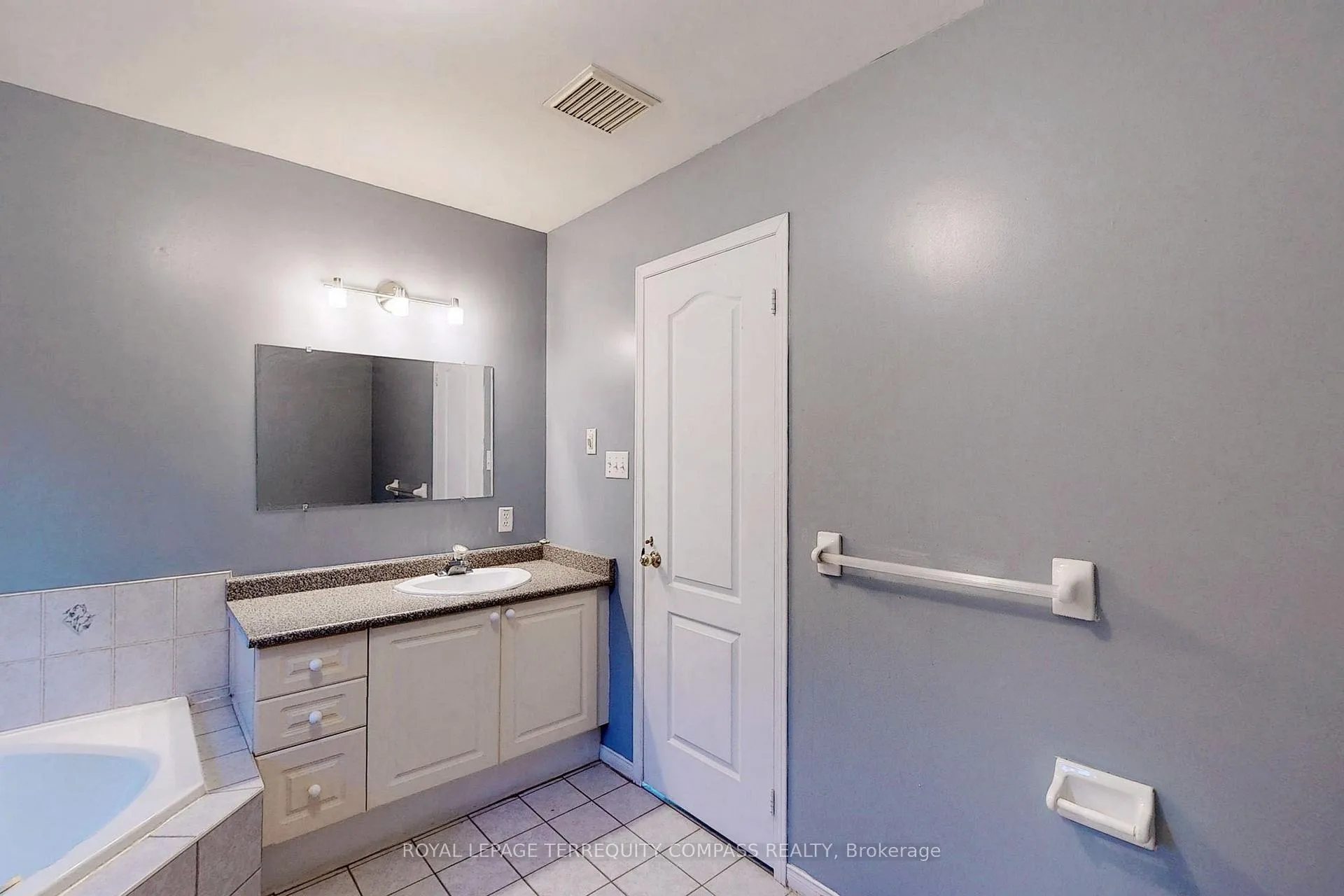 Photo 35 of 471B Northcliffe Boulevard, Toronto, Oakwood Village — HOMEH