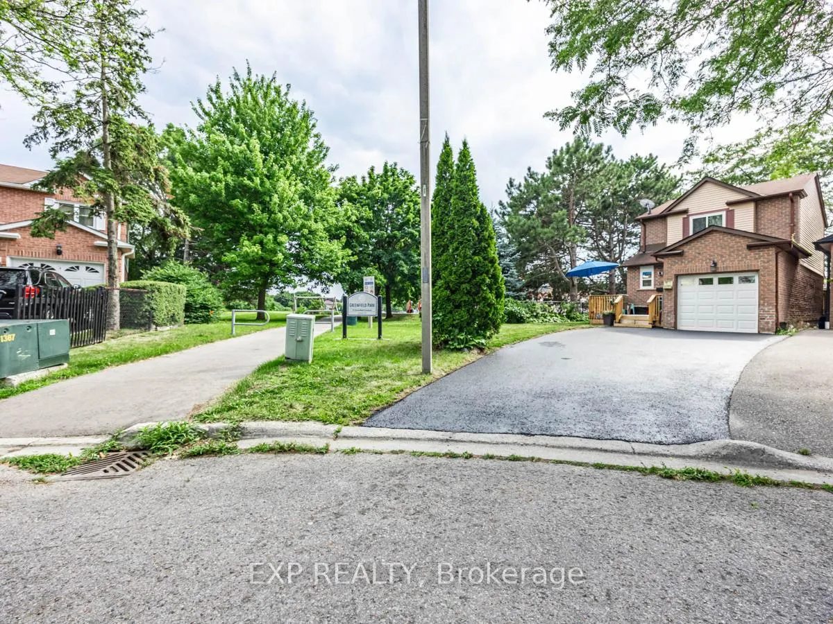 Photo 2 of 64 Greenfield Crescent, Whitby, Blue Grass Meadows — HOMEH