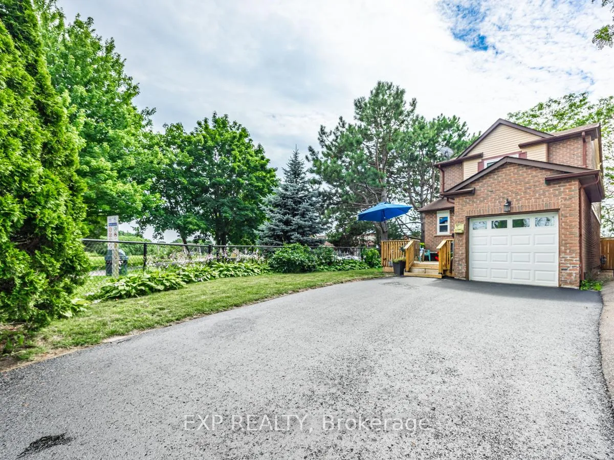 Photo 4 of 64 Greenfield Crescent, Whitby, Blue Grass Meadows — HOMEH