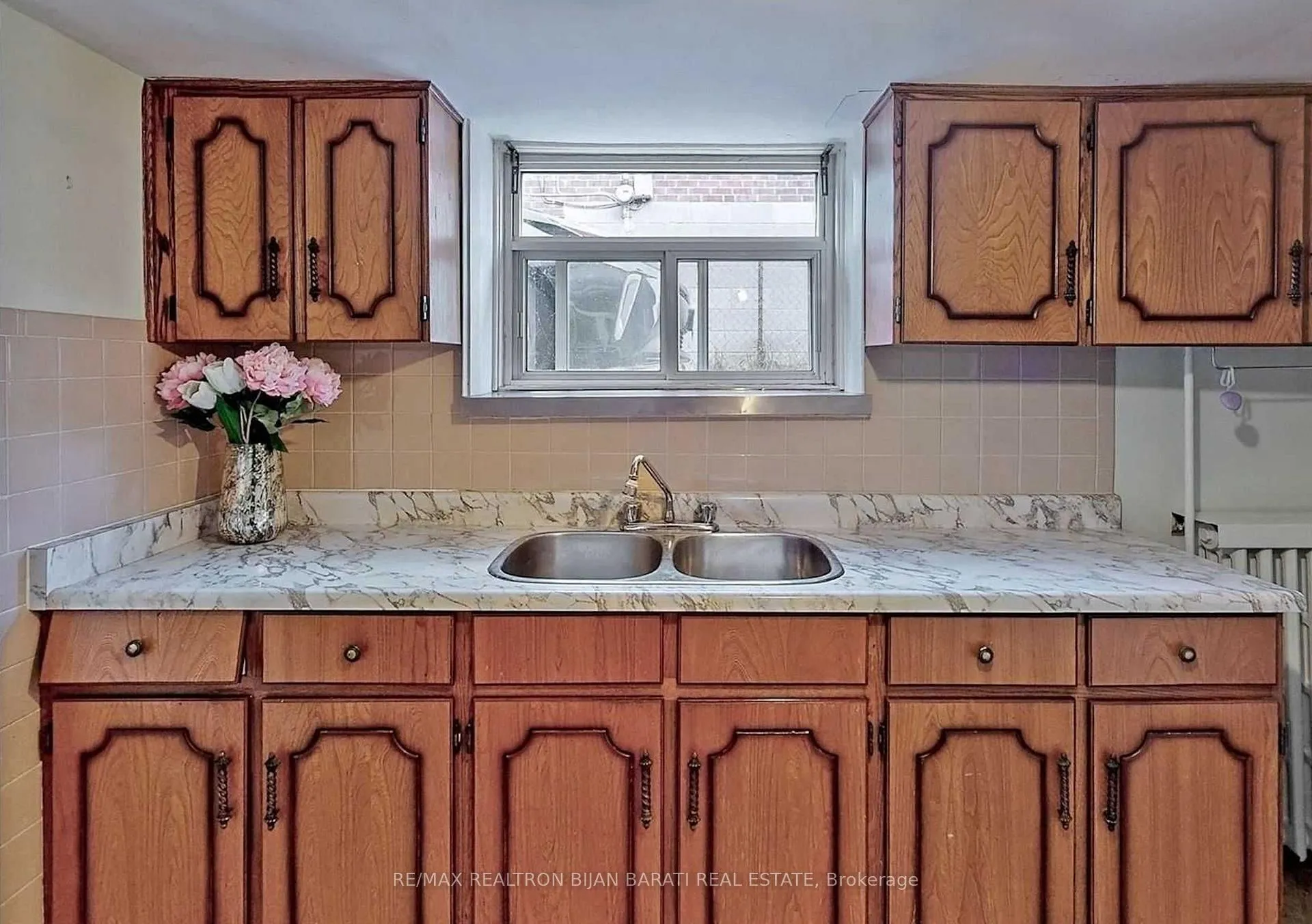 Photo 7 of 37 Regina Avenue, Toronto, Englemount-Lawrence — HOMEH