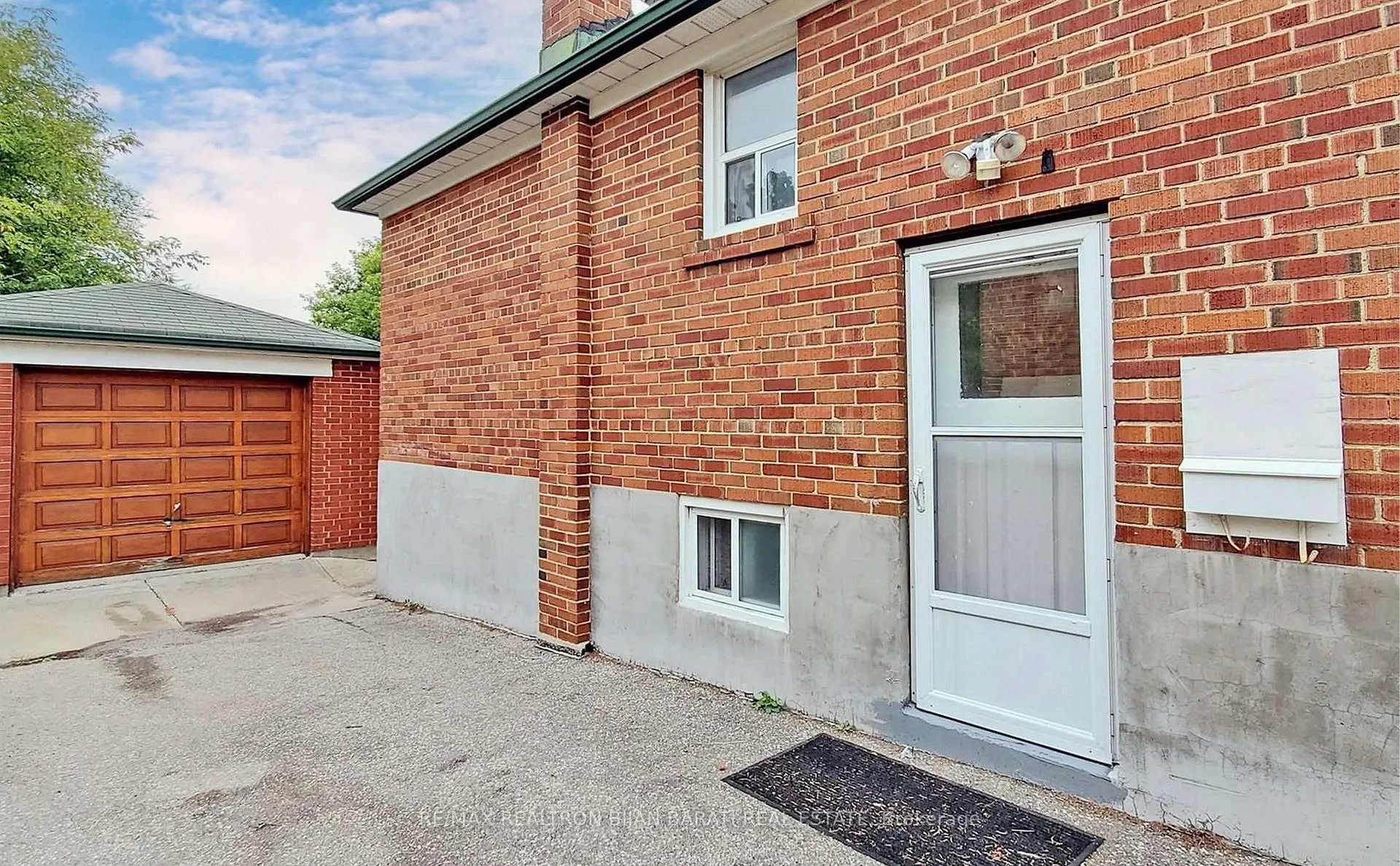 Photo 10 of 37 Regina Avenue, Toronto, Englemount-Lawrence — HOMEH