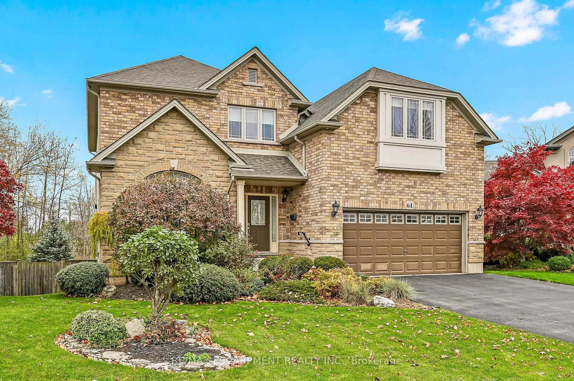 Photo 2 of 61 Waterford Crescent, Hamilton, Stoney Creek — HOMEH