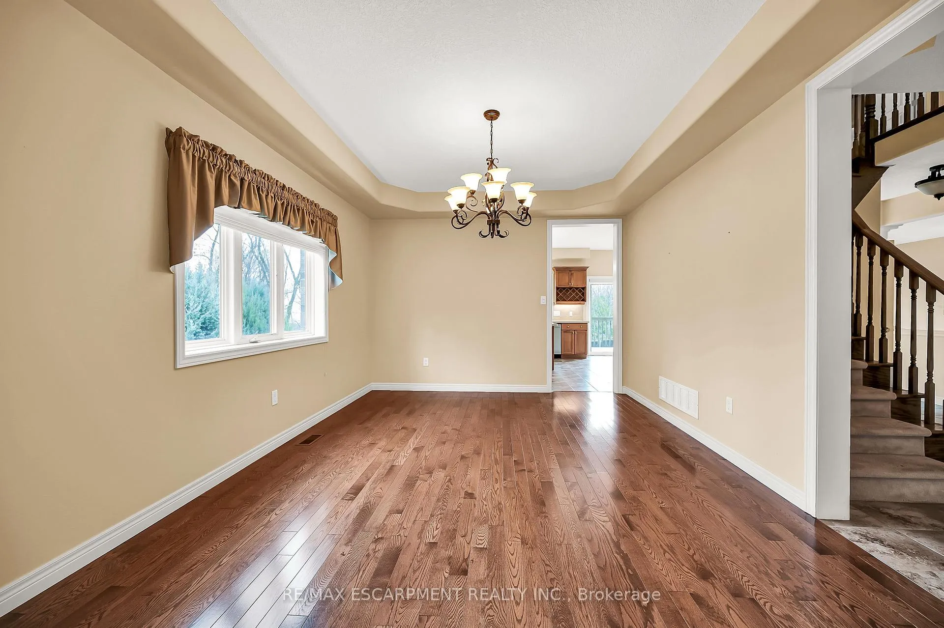 Photo 6 of 61 Waterford Crescent, Hamilton, Stoney Creek — HOMEH