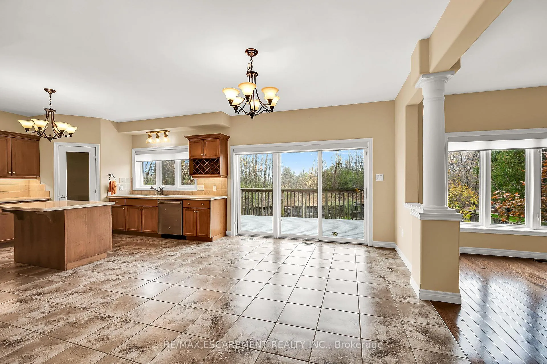 Photo 8 of 61 Waterford Crescent, Hamilton, Stoney Creek — HOMEH